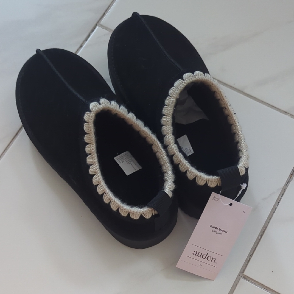 Auden Black Slippers with Beige Trim